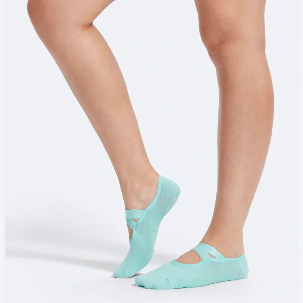 NWT Better Me Pilates Grip Socks‎ in subtle mint